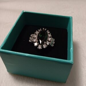 Elegant ring Sz 9 Gift Box